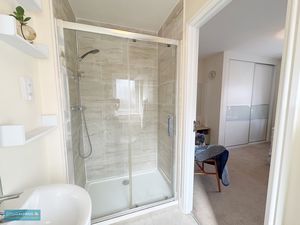 En-suite - click for photo gallery